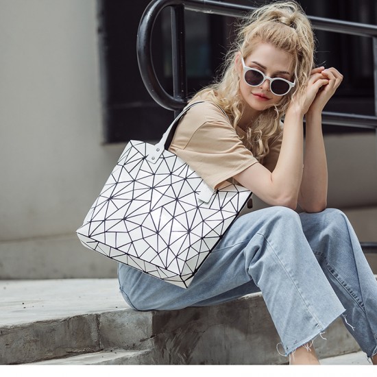 Bao Bao Women's 2022 new style women's handbag, fashionable large-capacity tote bag, versatile geometric bag, pu large bag consignment Bao Bao Women's 2022 new style women's handbag, fashionable large-capacity tote bag, versatile geometric bag, pu large bag consignment