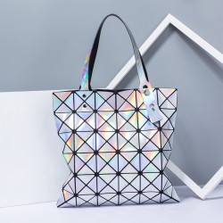 In stock, there is a dazzling laser bag in 2021, a trendy and fashionable single-shoulder bag with diamond veneer and geometric check pattern
