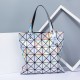 In stock, there is a dazzling laser bag in 2021, a trendy and fashionable single-shoulder bag with diamond veneer and geometric check pattern In stock, there is a dazzling laser bag in 2021, a trendy and fashionable single-shoulder bag with diamond veneer and geometric check pattern