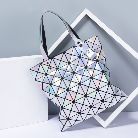 In stock, there is a dazzling laser bag in 2021, a trendy and fashionable single-shoulder bag with diamond veneer and geometric check pattern In stock, there is a dazzling laser bag in 2021, a trendy and fashionable single-shoulder bag with diamond veneer and geometric check pattern