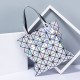 In stock, there is a dazzling laser bag in 2021, a trendy and fashionable single-shoulder bag with diamond veneer and geometric check pattern In stock, there is a dazzling laser bag in 2021, a trendy and fashionable single-shoulder bag with diamond veneer and geometric check pattern