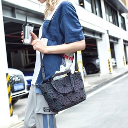 New trendy women's bags, European and American women's handbags, versatile and fashionable single-shoulder bucket bags, luminous diamond-shaped crossbody women's bags