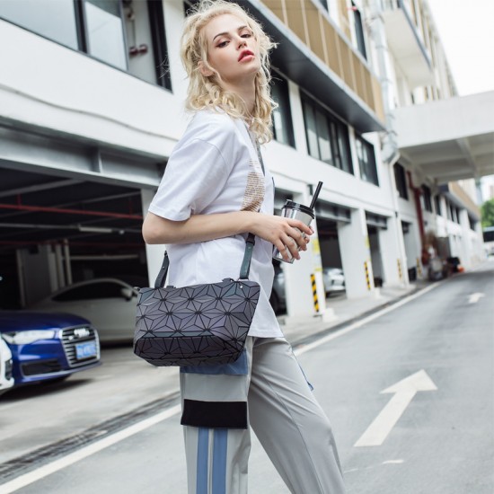 New trendy women's bags, European and American women's handbags, versatile and fashionable single-shoulder bucket bags, luminous diamond-shaped crossbody women's bags New trendy women's bags, European and American women's handbags, versatile and fashionable single-shoulder bucket bags, luminous diamond-shaped crossbody women's bags