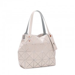A new Japanese diamond-shaped diamond bag with a geometric underarm, a small square box, a limited edition macaron-colored nail handle, and a shoulder bag for women