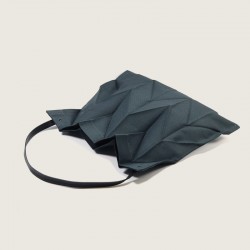 2024 Japanese and Korean pleated women's bags, simple and lightweight folding canvas bags, fashionable and artistic, niche design hand-held shopping bags