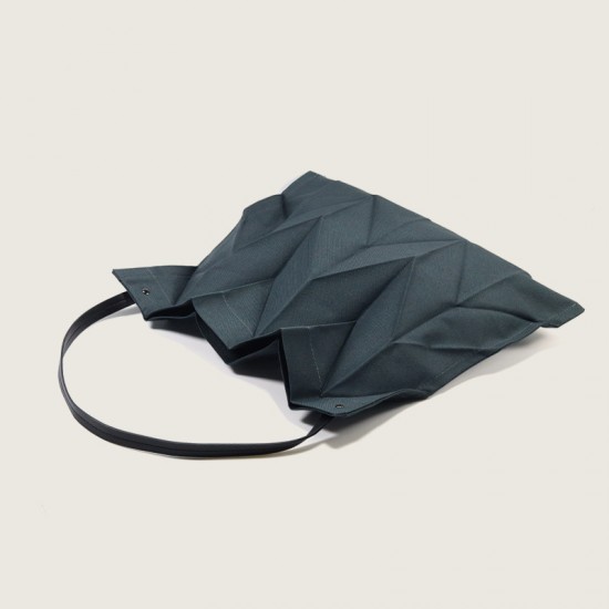 2024 Japanese and Korean pleated women's bags, simple and lightweight folding canvas bags, fashionable and artistic, niche design hand-held shopping bags 2024 Japanese and Korean pleated women's bags, simple and lightweight folding canvas bags, fashionable and artistic, niche design hand-held shopping bags