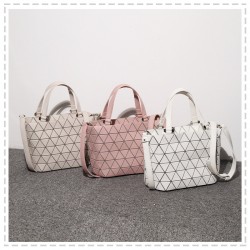Japanese geometric versatile single-shoulder bag, large-capacity matte crystal bag, fashionable diamond-shaped hand-held crossbody bucket bag