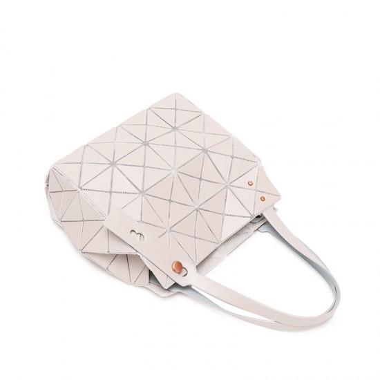 A new Japanese diamond-shaped diamond bag with a geometric underarm, a small square box, a limited edition macaron-colored nail handle, and a shoulder bag for women A new Japanese diamond-shaped diamond bag with a geometric underarm, a small square box, a limited edition macaron-colored nail handle, and a shoulder bag for women