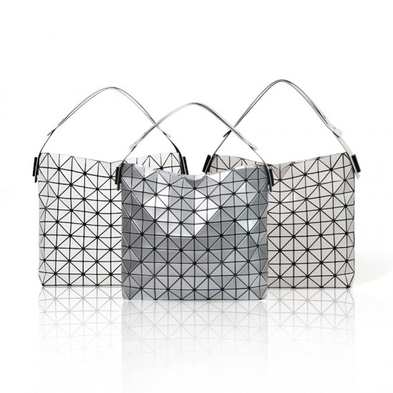 The 2024 new Japanese baguette underarm bag is a casual and versatile triangular hand-held bag, a fashionable single-shoulder handbag for commuting The 2024 new Japanese baguette underarm bag is a casual and versatile triangular hand-held bag, a fashionable single-shoulder handbag for commuting