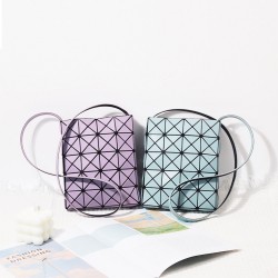 Custom-made small square box diamond-shaped geometric single-shoulder crossbody handbag of the same style in Japan for August 2022