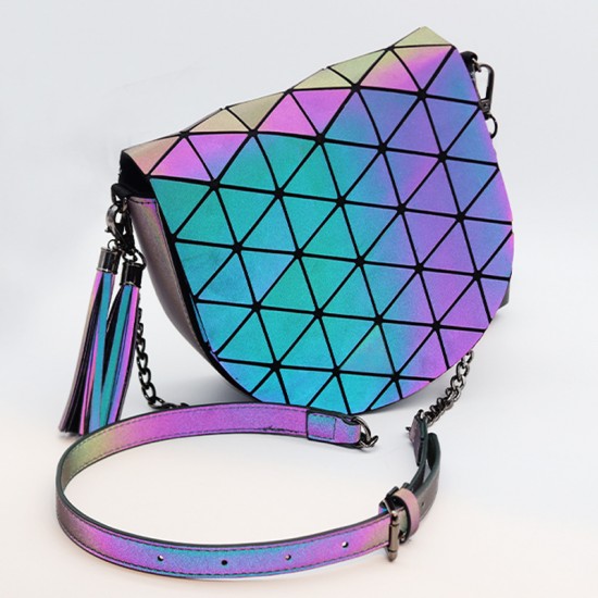 The 2022 new summer retro semi-circular diamond-shaped saddle bag for women is a unique and trendy geometric single-shoulder crossbody bag The 2022 new summer retro semi-circular diamond-shaped saddle bag for women is a unique and trendy geometric single-shoulder crossbody bag