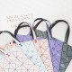 This is a geometric diamond-shaped handbag from Japan, a limited edition March colored nail matte hand-held tote bag, and a versatile single-shoulder bag This is a geometric diamond-shaped handbag from Japan, a limited edition March colored nail matte hand-held tote bag, and a versatile single-shoulder bag