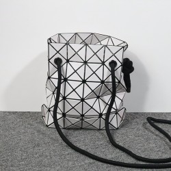 Japanese-style diamond-shaped drawstring bucket bag, women's single-shoulder crossbody small bag, lifetime in stock wholesale
