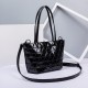 New styles of Japanese and Korean women's bags for autumn and winter 2021, featuring fashionable and simple single-shoulder crossbody bags and large-capacity tote bags, custom-made New styles of Japanese and Korean women's bags for autumn and winter 2021, featuring fashionable and simple single-shoulder crossbody bags and large-capacity tote bags, custom-made