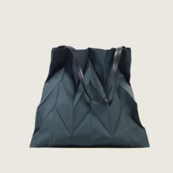 2024 Japanese and Korean pleated women's bags, simple and lightweight folding canvas bags, fashionable and artistic, niche design hand-held shopping bags