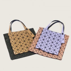 The 2022 Japanese new seven-compartment single-shoulder bag, geometric diamond-shaped versatile tote bag, and the same hand-held shopping women's bag as the Internet celebrity
