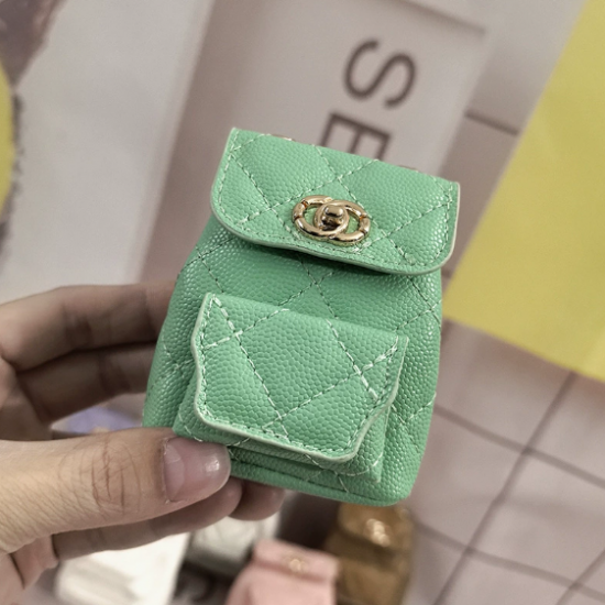 Chanel-style chain-strap mini bag with diamond quilting Creative mini accessory pouch Small backpack Headphone organizer Coin purse